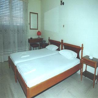 Cavos Hotel