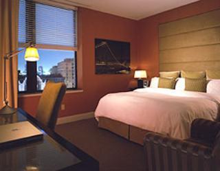 On The Ave Hotel