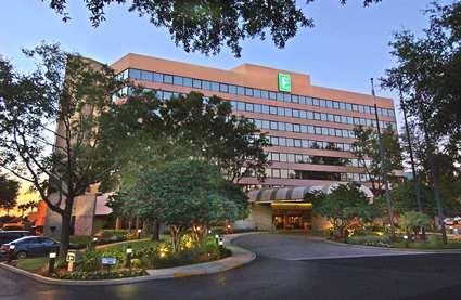 Embassy Suites Jamaican Court Hotel