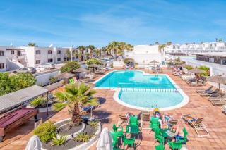 Book Oasis Apartments online