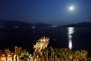 Book Elegance Hotel International online