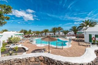 Book Apartamentos LIVVO Las Gaviotas online