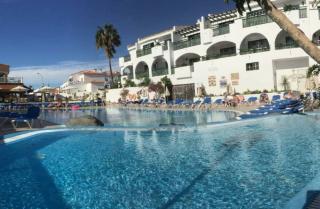 Book Neptuno Apartments online