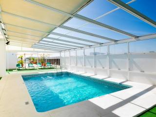 Book Monarque El Rodeo Hotel online