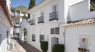 Book La Fonda Apartments online