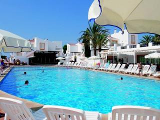Book Roc Lago Park Apartments online