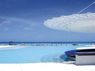 Photograph of Grand Park Royal Cancun Caribe Hotel