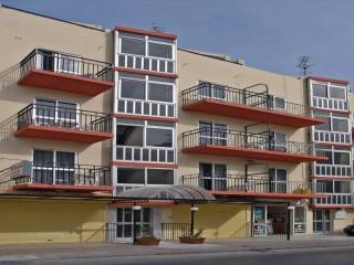 Book Canifor Court Apartments online
