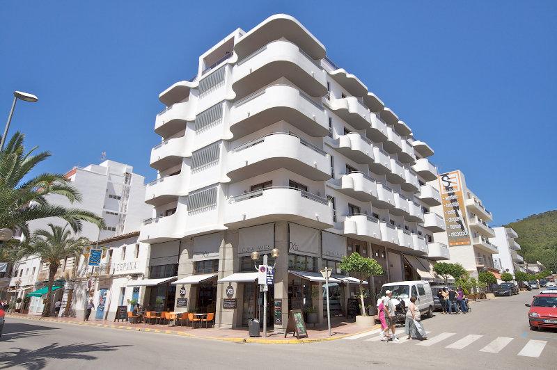 Holidays at Parot Apartments in Santa Eulalia, Ibiza