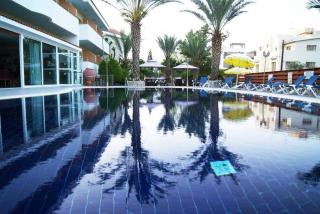 Book Moniatis Hotel online