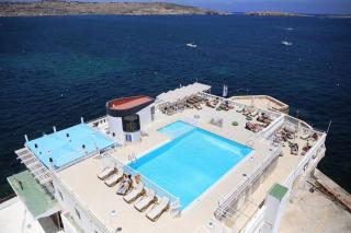 Photograph of Gillieru Harbour Hotel