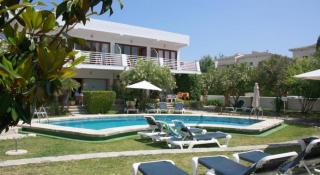 Book Hoposa Montelin Apartments online