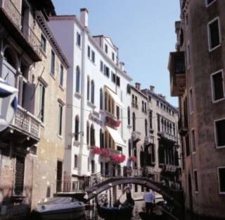 Photograph of Colombina Hotel