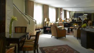 Photograph of Plaza Athenee Hotel