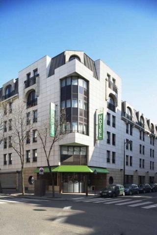 Photograph of Paris Louis Blanc Hotel