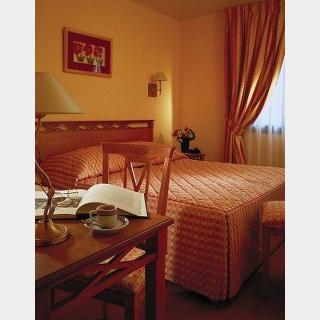 Photograph of Etoile Saint Ferdinand Hotel