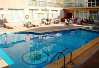 Book Las Arenas Hotel online
