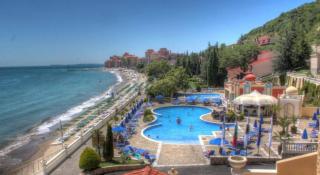 Photograph of Royal Bay Hotel