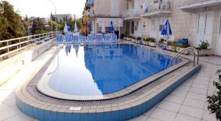 Book Komodor Hotel online