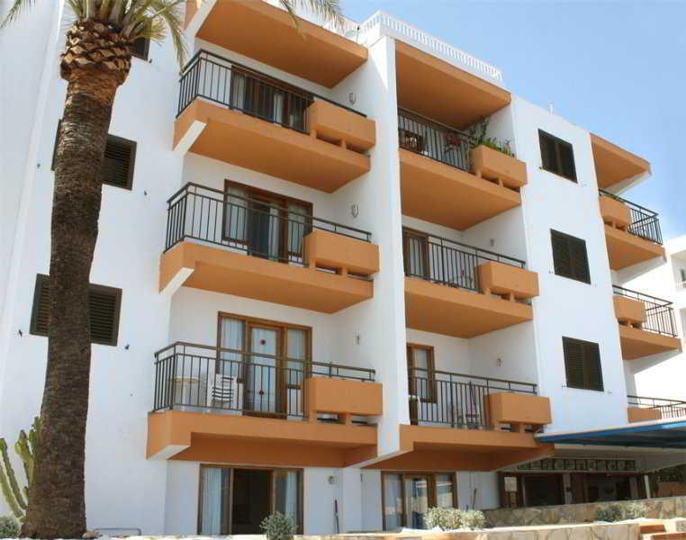 Holidays at Llevant Apartments in Playa d'en Bossa, Ibiza