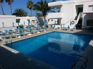 Photograph of El Sombrero Apartments
