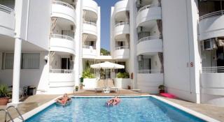 Photograph of El Coto Apartments