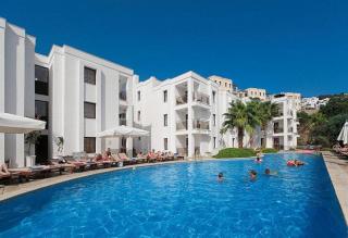 Book Costa Queen Resort online