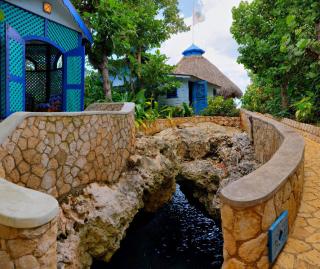 Photograph of Caves Hotel