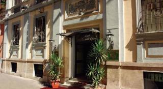 Book Giglio Dell Opera Hotel online
