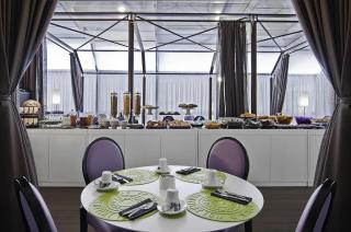Photograph of Caravel Hotel