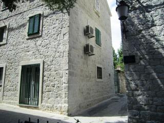 Photograph of Johnny Studio Apartments