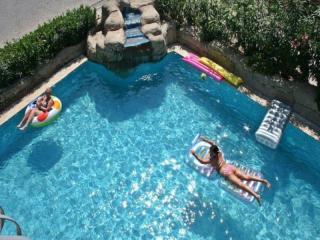 Book Club Dante Apart Hotel online