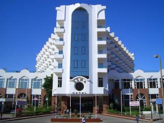 Book Roma Hotel online