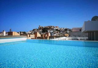 Book El Puerto Apartments online