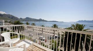Book Romantic Hotel online