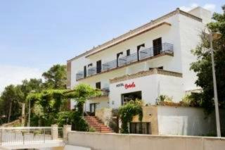 Book Oriola Hostal online
