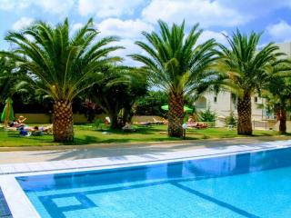 Book Theoni Apartments online