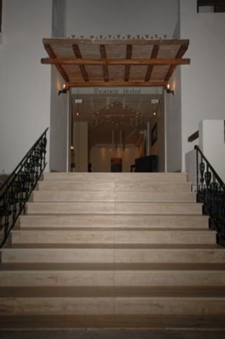 Photograph of Thomas Hotel