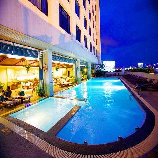 Photograph of Golden Tulip Sovereign Hotel