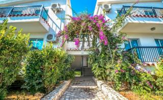 Photograph of Aphelandra Apartments