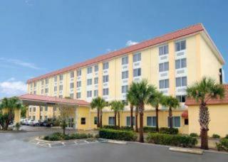 Photograph of Comfort Inn North Hotel