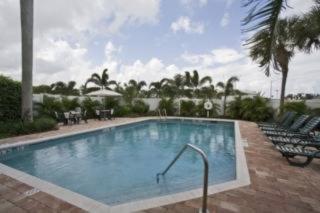 Photograph of Comfort Suites Air & Cruise Port Fort Lauderdale
