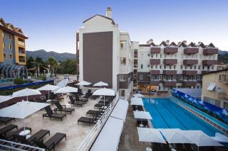 Book Comet Deluxe Hotel online