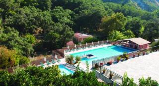 Photograph of Niouris Apartments