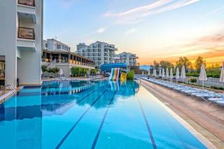 Photograph of Royal Atlantis Beach Hotel