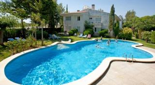 Book Las Velas Apartments online