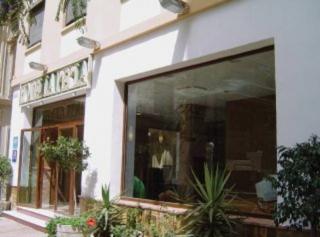 Book La Perla Hotel online