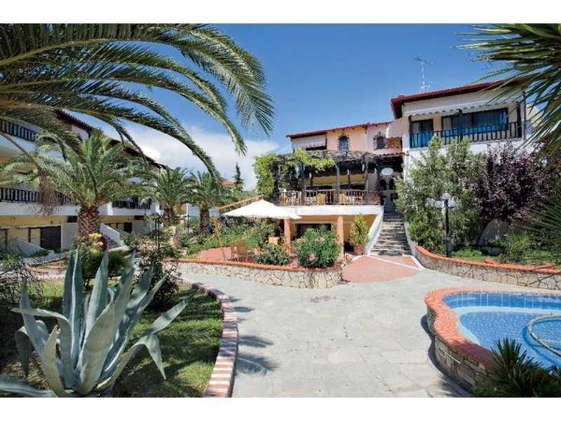 Holidays at Ioli Apartments in Fourka, Possidi