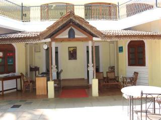 Book Banyan Tree Courtyard Hotel online