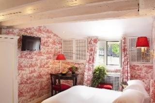 Photograph of Saint Germain Hotel